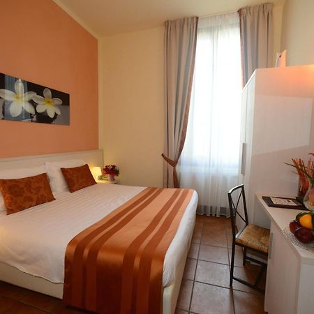Hotel Bella Firenze Florença Quarto foto